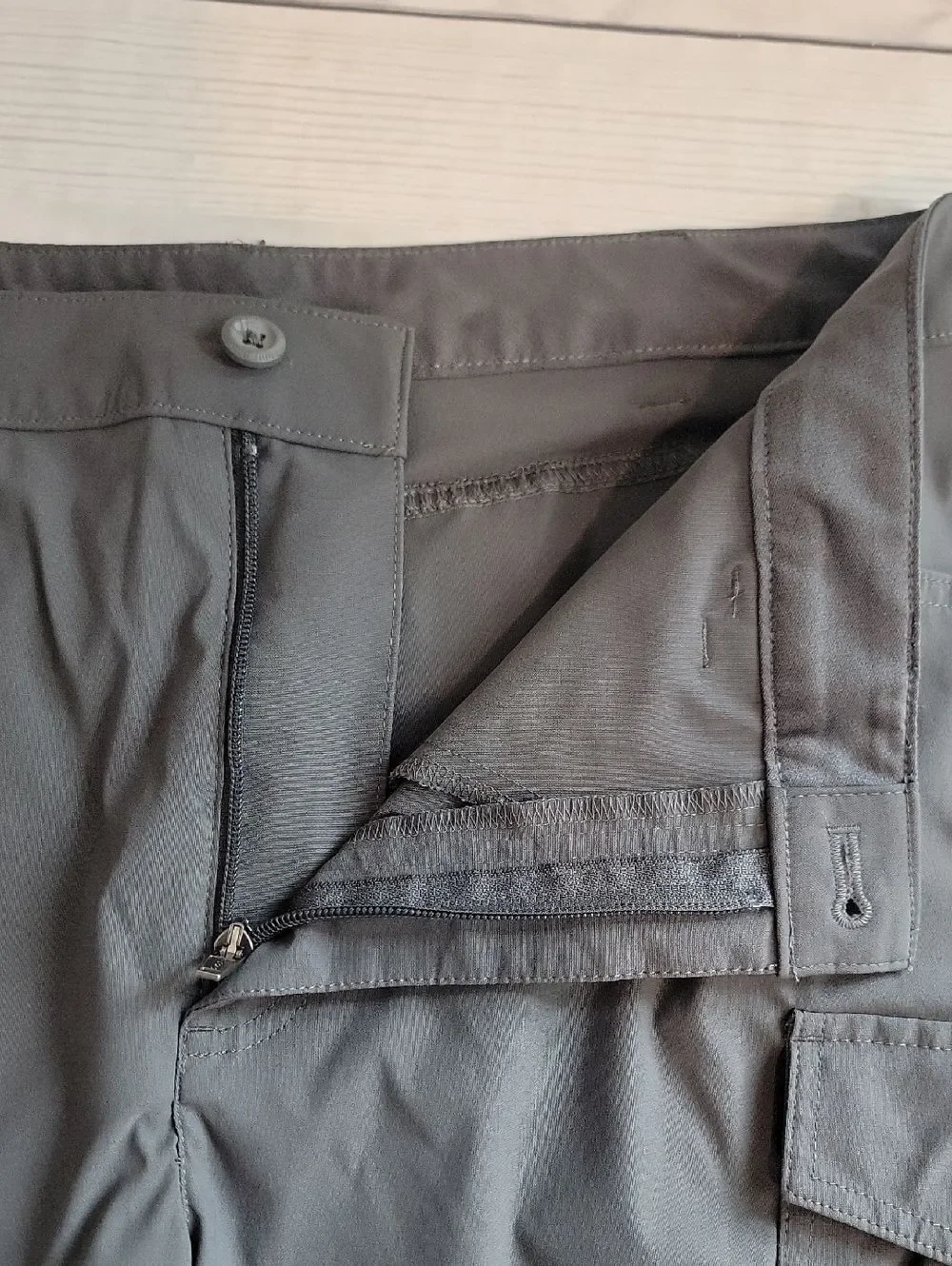 Eddie Bauer Travex Gray Cargo Shorts - Lightweight Nylon Utility Mens 36 X 34